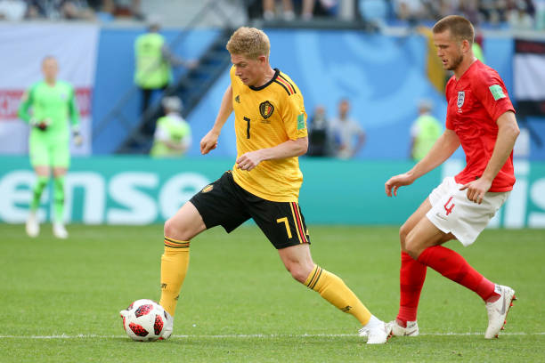 足球比赛中 足球比赛中